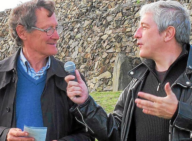 L'historien et le réalisateur parcourent toute l'année des communes bretonnes